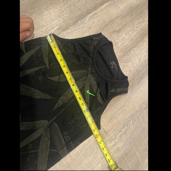 Nike Dri Fit Tank Size medium - Picture 4 of 6